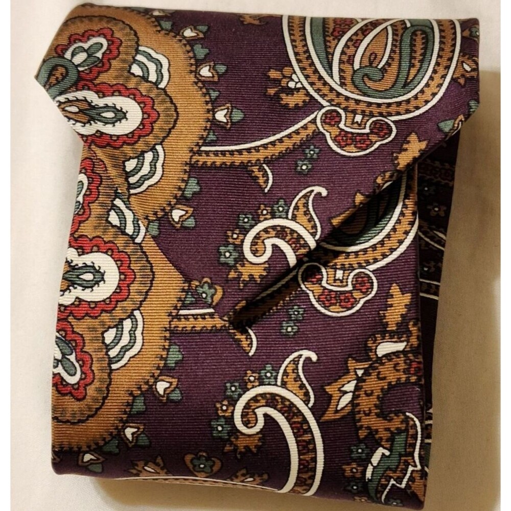#7699 Claybrooke Navy Blue and Tan Paisley Mens Necktie, Tie